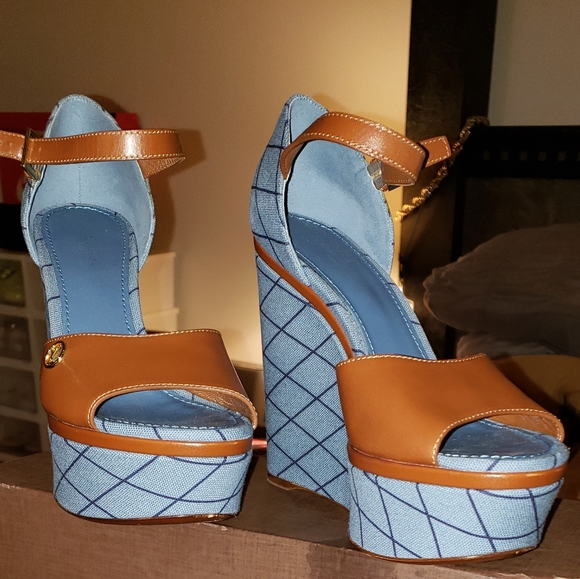 Shoes - Picture 2 of 7